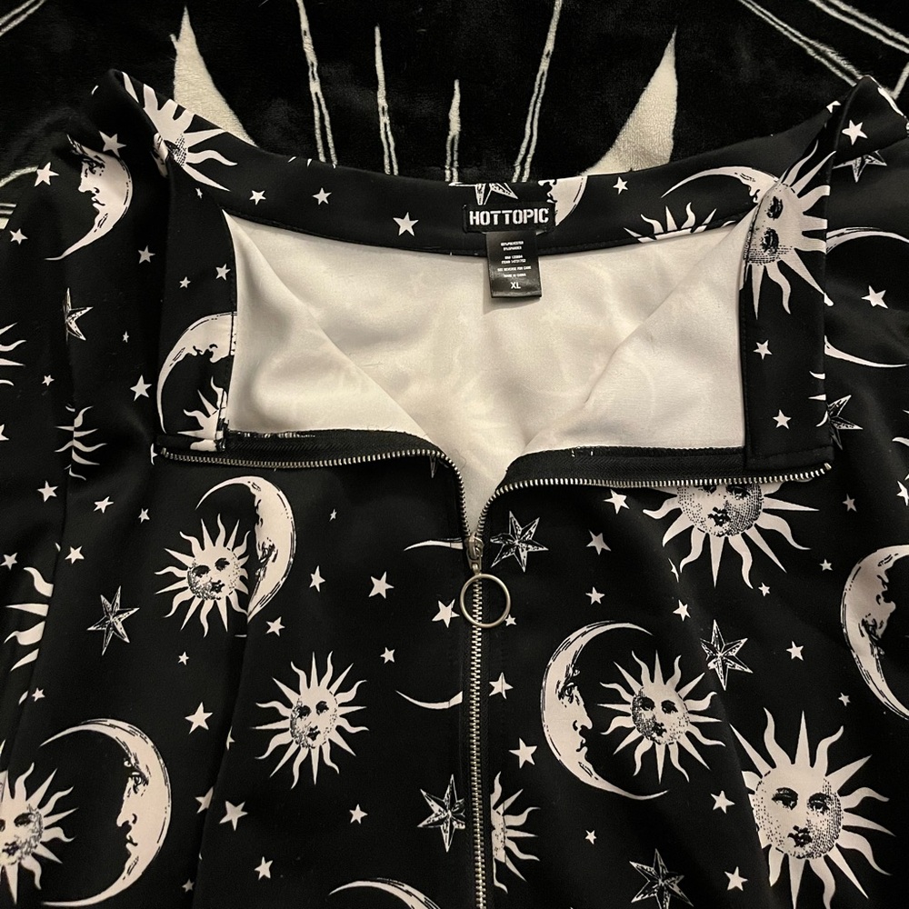 HOT TOPIC SUN/MOON/STAR SKIRT - Picture 3 of 3